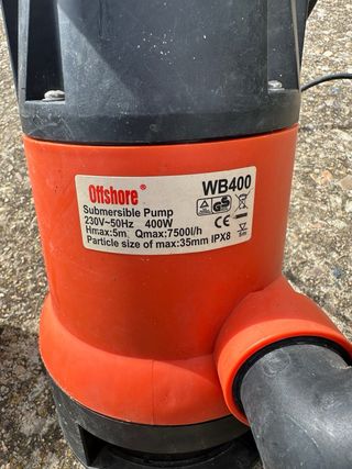 Bomba de agua sumergible amarilla