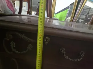 Cómoda antigua de madera