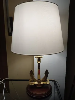 Lámpara de mesa vintage ancla dorada