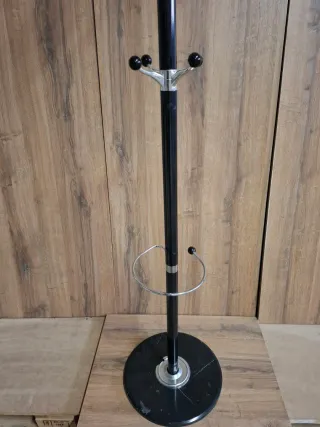 Perchero de pie metal y plástico