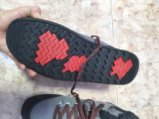 Botas Quechua Hombre Gris y Rojo