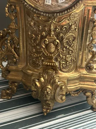 Reloj barroco de mesa de latón vintage