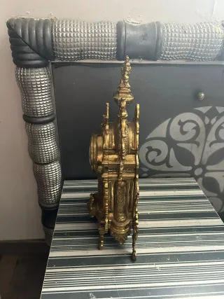 Reloj barroco de mesa de latón vintage