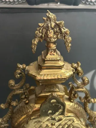 Reloj barroco de mesa de latón vintage