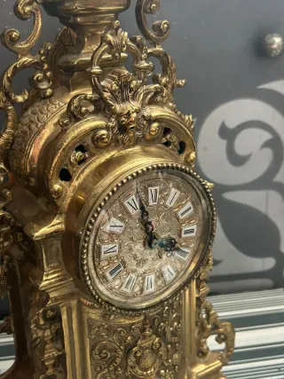 Reloj barroco de mesa de latón vintage