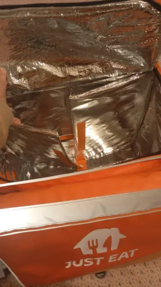 Pack Just Eat: Mochila, Casco, Abrigo y Pantalones