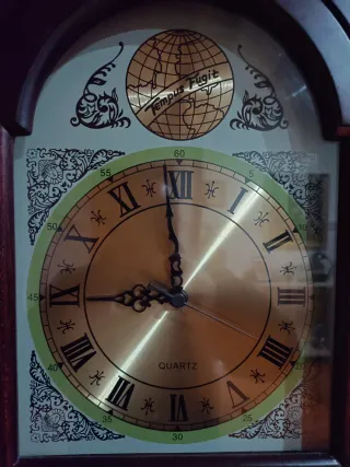 Reloj de pie clásico