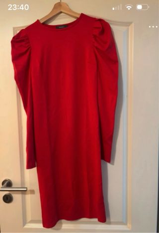 Vestido rojo ajustado midi