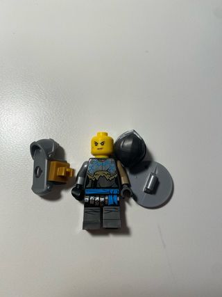Lego Ninjago Nya Figura con Escudo