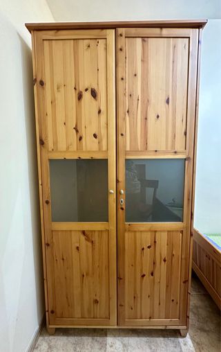 Habitación con 2 Camas y somier con Armario