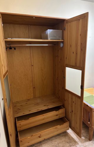 Habitación con 2 Camas y somier con Armario