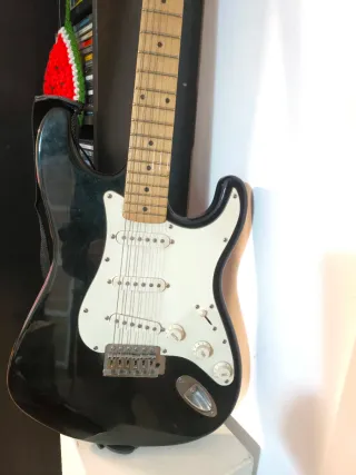 Guitarra Eléctrica Stratocaster Negra