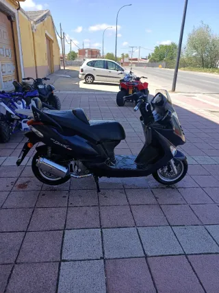 Kymco Grand Dink 125cc Maxi Scooter