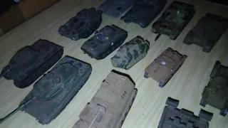 Lotto di 17 carri armati di piombo