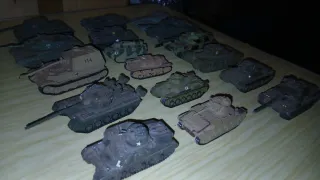 Lotto di 17 carri armati di piombo