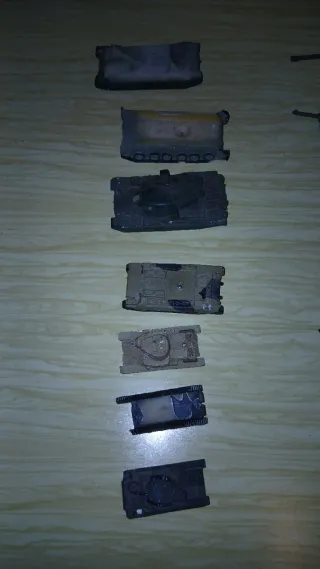 Lotto di 17 carri armati di piombo