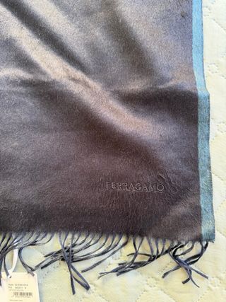Bufanda Ferragamo Azul Marino y Petróleo