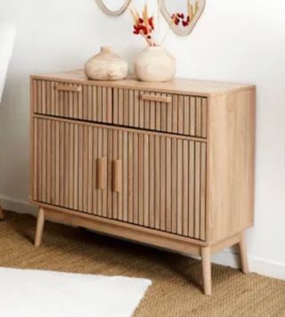 Consola cómoda de madera nueva.