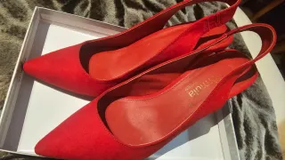 Zapatos de tacón rojos