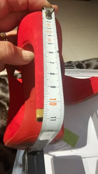 Zapatos de tacón rojos