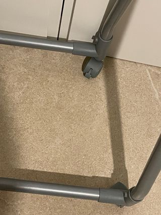 Perchero elevable – Práctico y funcional