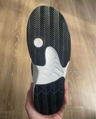 Zapatillas Jordan Negras y Blancas