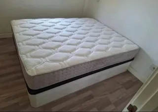 Canapé de tela y madera