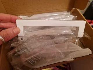 Tirador de puerta blanco