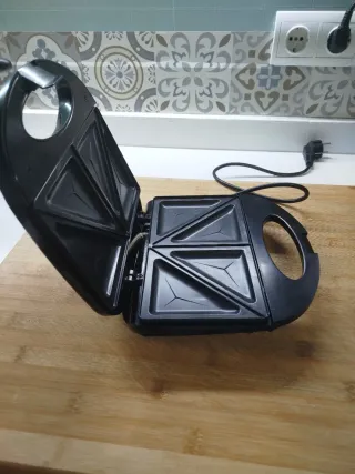 Sandwichera Star Home Negra