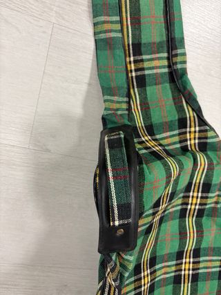 Funda de guitarra a cuadros verde