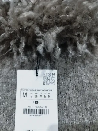 Abrigo corto efecto pelo. Zara