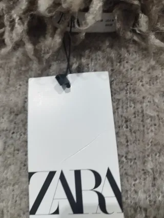 Abrigo corto efecto pelo. Zara