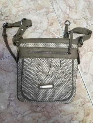Bolso adolfo dominguez. beige tejido bandolera