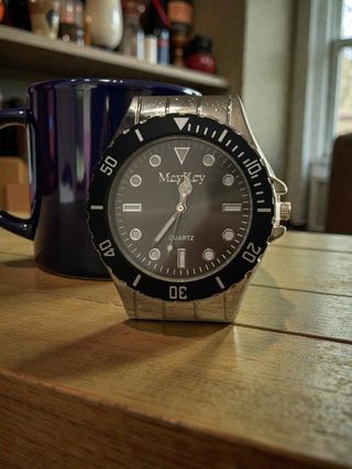 Reloj Negro de Lujo con Correa de Plata (NUEVO)