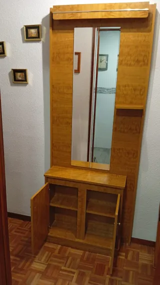 Mueble de entrada con espejo y armario