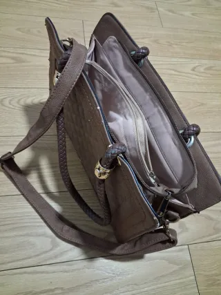 Bolso marrón acolchado