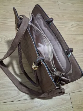 Bolso marrón acolchado