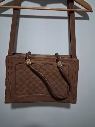 Bolso marrón acolchado