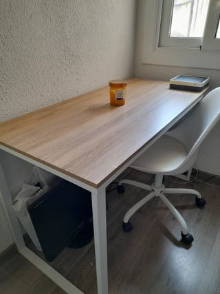 Mesa escritorio y silla