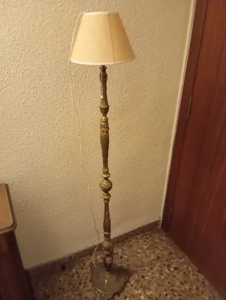Lámpara de pie vintage dorada