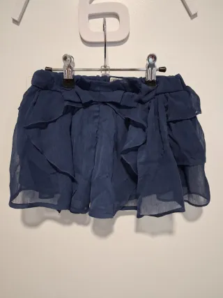 Falda azul con volantes