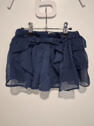 Falda azul con volantes