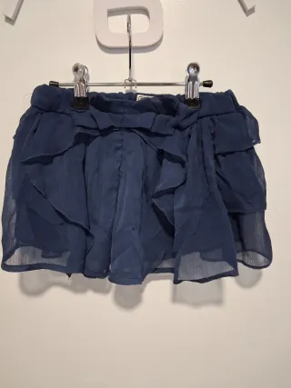 Falda azul con volantes