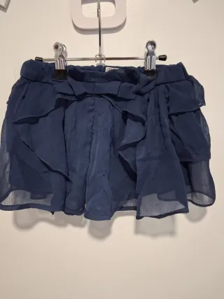 Falda azul con volantes