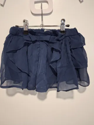Falda azul con volantes