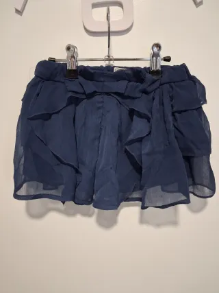 Falda azul con volantes