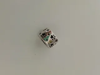 Charm huellas de patas con burbujas