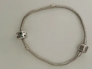 Charm huellas de patas con burbujas