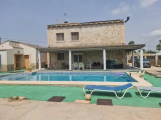 Chalet con dos viviendas piscina y casita invitado