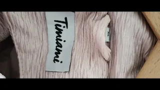 Abrigo de pelo  sintético rosa con capucha